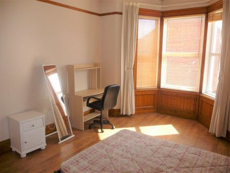 3 bedroom flat to rent - Photo 4