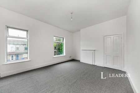 3 bedroom house to rent Hainton Avenue, Grimsby, DN32 - Photo 3