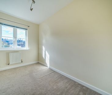 Wey Gardens, Haslemere - 3 bedrooms Property for lettings - Seymours - Photo 4