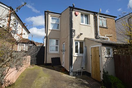 2 bedroom semi detached house to rent, - Photo 2