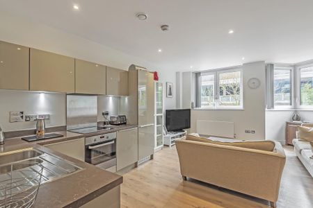 2 bedroom flat to rent - Photo 2