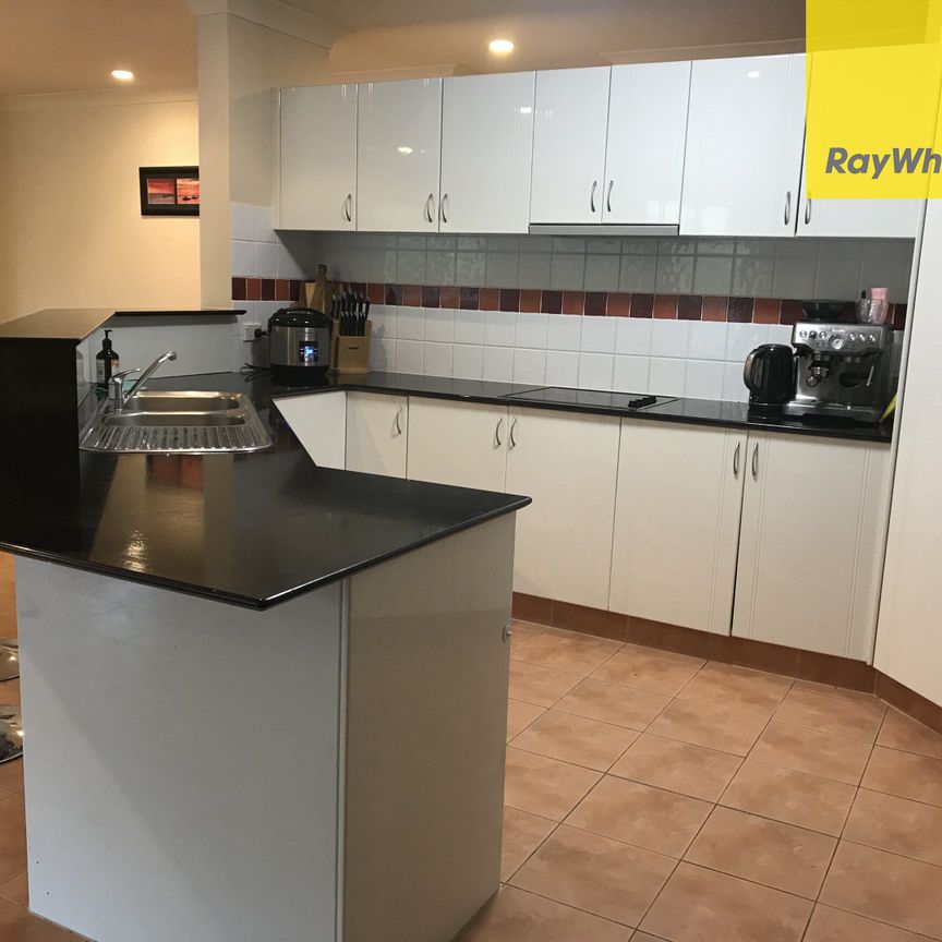 Spacious Family Living in Prime Location! - Photo 1