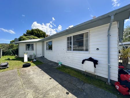 4 Bedroom Home in Stokes Valley - Photo 5