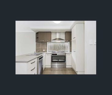 Spacious 3-Bedroom House in Prime Location - Photo 3