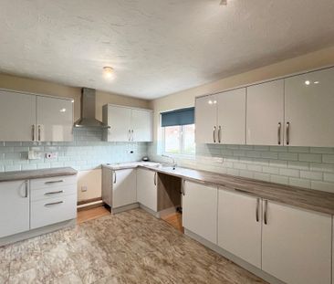 Pine Ridge, Beck Row, BURY ST. EDMUNDS - Photo 5