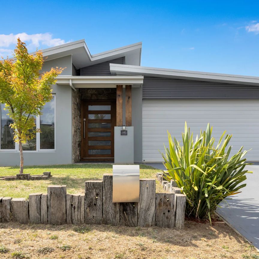 Modern Furnished 3 Bedroom Home with Alfresco Living in Prime Jindabyne Location for Winter - Photo 1