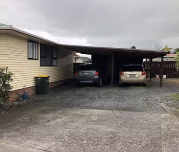 Charming 4BR Family Home in Te Atatu - Photo 2