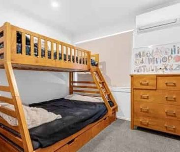 Modern 2-Bed Townhouse – Walk to Middlemore & Trai - Photo 2
