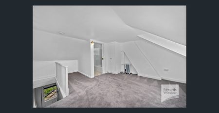 Historic Conjoined Cottage With Off Street Parking - Photo 4