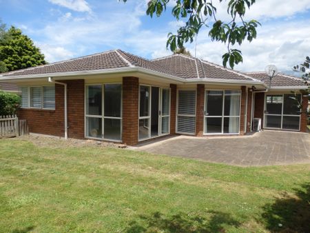 Charming 3-Bedroom Family Home in Cambridge East - Photo 2