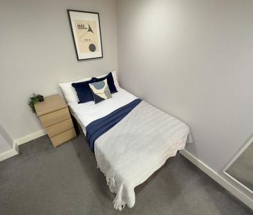 6 bedroom semi-detached house to rent - Photo 2