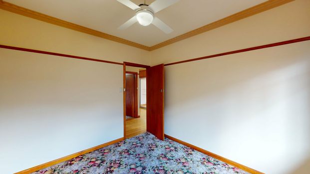 Large three bedroom home - Photo 1