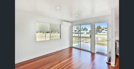 PERFECTLY BLENDING FAMILY & BEACH LIFESTYLE - Photo 2