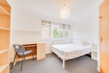 £769 p/w (£3,332 pcm) - Photo 4