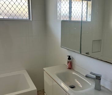 Bundall - Photo 6