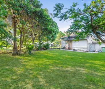 Stunning Two Bedroom Cottage! - Photo 3