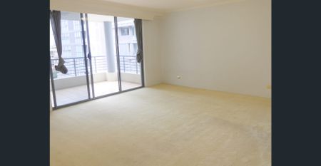 A minute Walk to Hurstville Station 2 bedrooms apartment - Photo 3