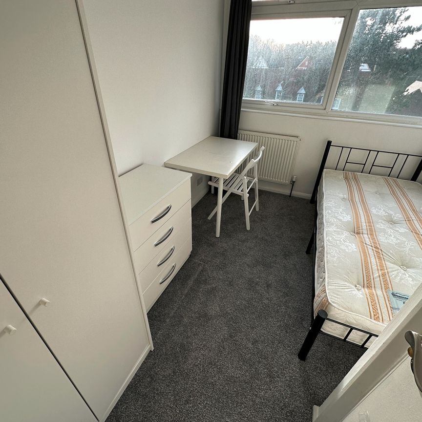 Room in a Shared House, Roxeth Hill, HA2 - Photo 1