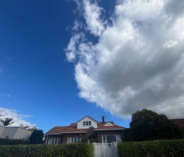 Charm and Character Family home - Photo 2