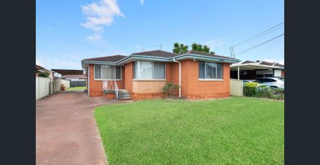 SPACIOUS THREE-BEDROOM FAMILY HOME IN A PRIME LOCATION - Photo 5