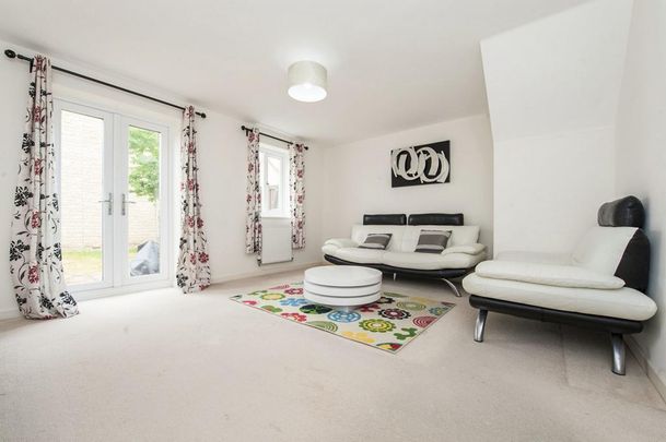 4 bedroom detached house to rent - Photo 1