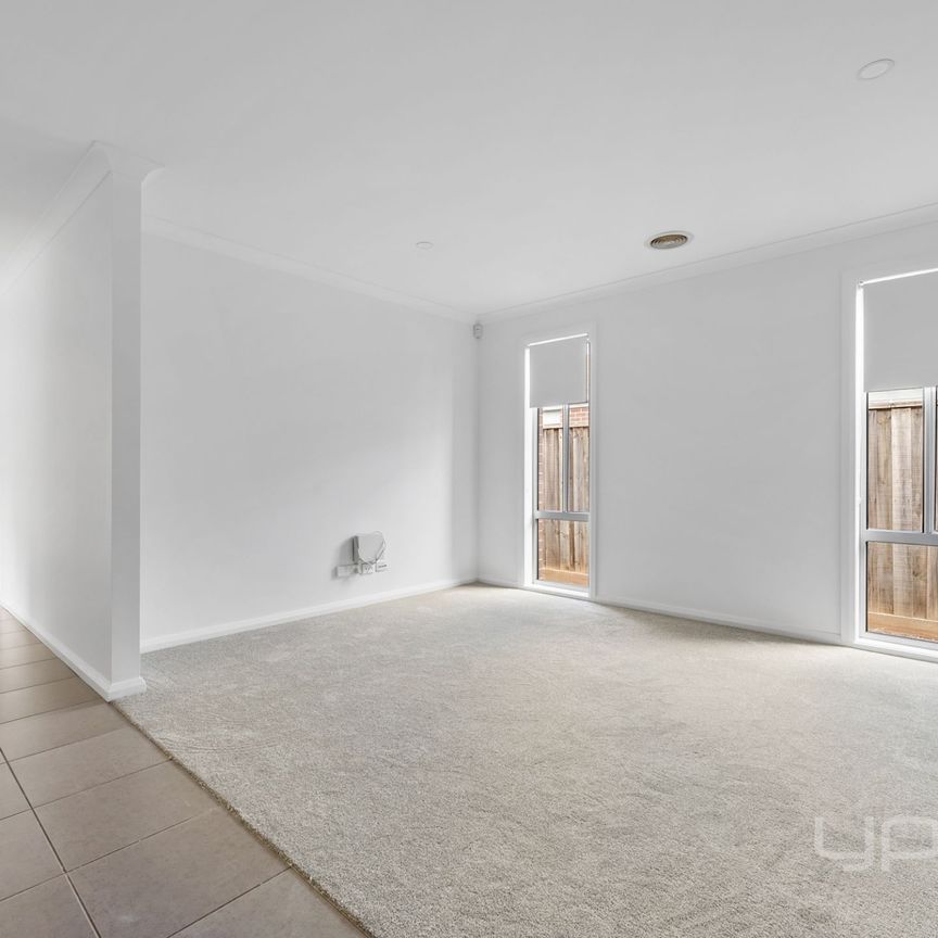 4 BEDROOM FAMILY HOME - Photo 1