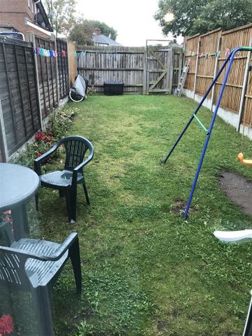 2 bedroom terraced house to rent - Photo 5