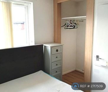 2 bedroom semi-detached house to rent - Photo 4