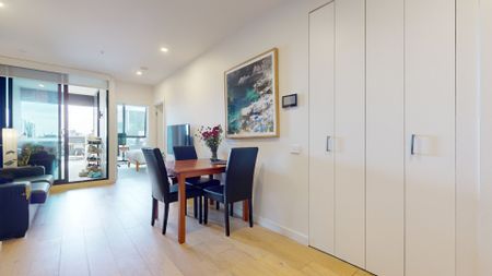 Fully Furnished, Spacious & Light-Filled Gem Residence! - Photo 2