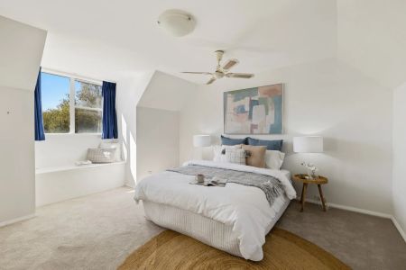 Sunlit Family Retreat - Photo 4