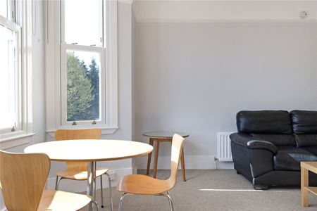 Grove Park Gardens, Chiswick, W4 flat to rent - Photo 2