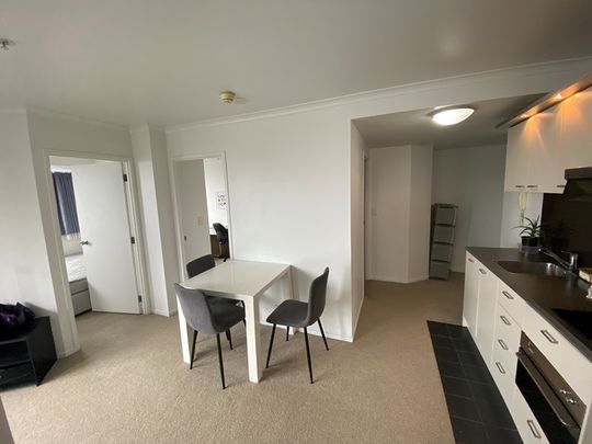City Centre - 3 Bedrooms Secure Building! Water Included! - Photo 1