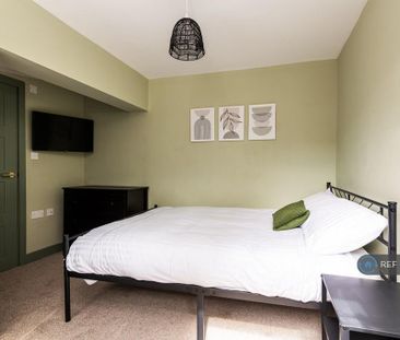 1 bedroom in a house share to rent - Photo 3