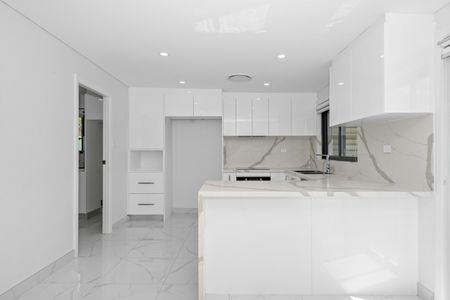 Beautiful High-End Renovated Home - Photo 5