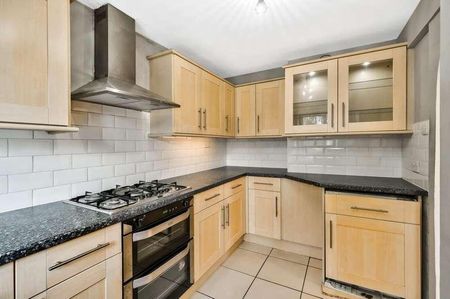 Buxton House, Snaresbrook, E11 - Photo 5