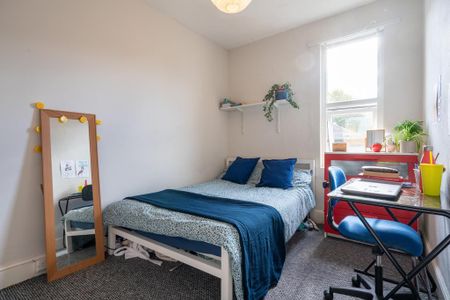 5 bedroom terraced house to rent - Photo 5