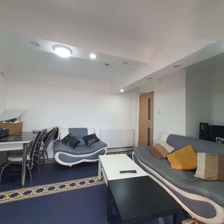 1 bedroom in a house share to rent - Photo 1