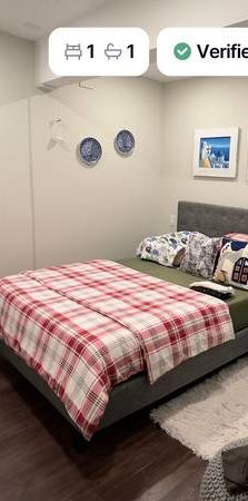 Cozy 1-Bedroom Suite for Students & Working Professionals - Photo 1