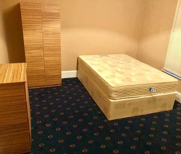 Room in a Shared House, Cambridge Road, IG3 - Photo 1