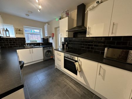 St Vincent Avenue, Doncaster, DN6 - Photo 4