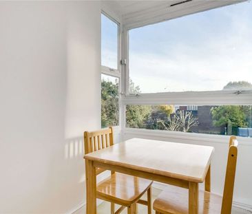 A well presented one bedroom property with communal swimming pool l... - Photo 5