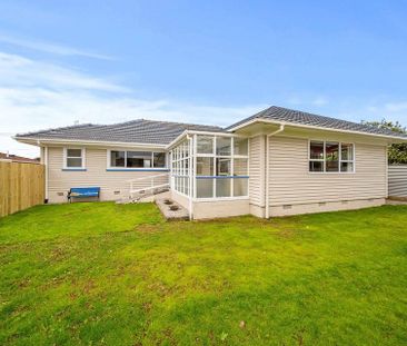 Large Charming Home in Vogeltown! - Photo 2