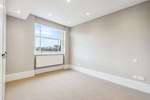 A lovely and bright two bedroom apartment situated on an upper floor of a grand stucco fronted building in Lancaster Gate with a lift - Photo 1