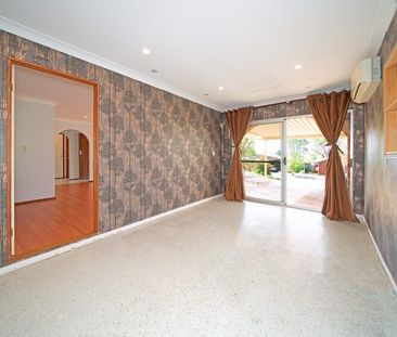 Spacious 5-Bedroom Family Home Backing Onto Parkland - Photo 2