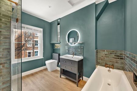 SHORT LET - An exceptional two bedroom house in the heart of Islington, offering charm and character - Photo 3