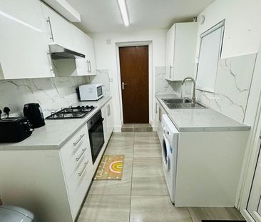 Room in a Shared Flat, Elmar Road, N15 - Photo 3