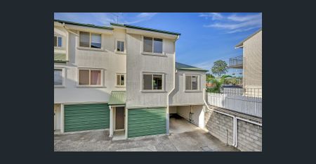 Fantastic Three Level Townhouse In Central Location! - Photo 3