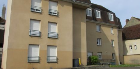 ST FLORENTIN CENTRE VILLE - T3 DE 75M² LUMINEUX DANS RESIDENCE SECURISEE - Photo 2