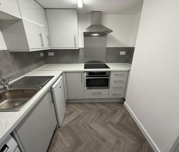 Hudds Vale Road, Bristol - Photo 2