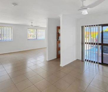 Newly renovated 3 bedroom home in Tuncurry! - Photo 2